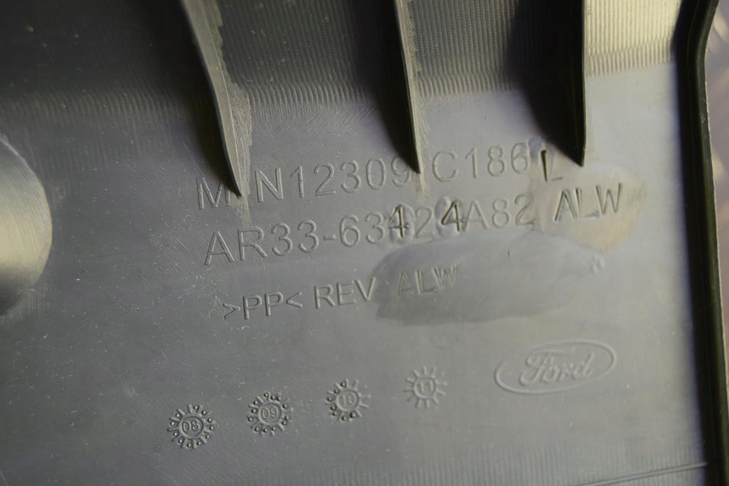 фото №11, Обивка пластик крышки ford mustang v s197 '10-14