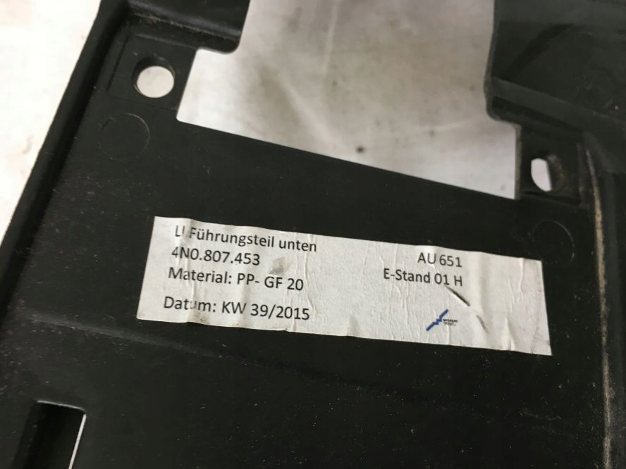 фото №6, Audi a8 d5 18 - направляющая бампера задняя 4n0807453