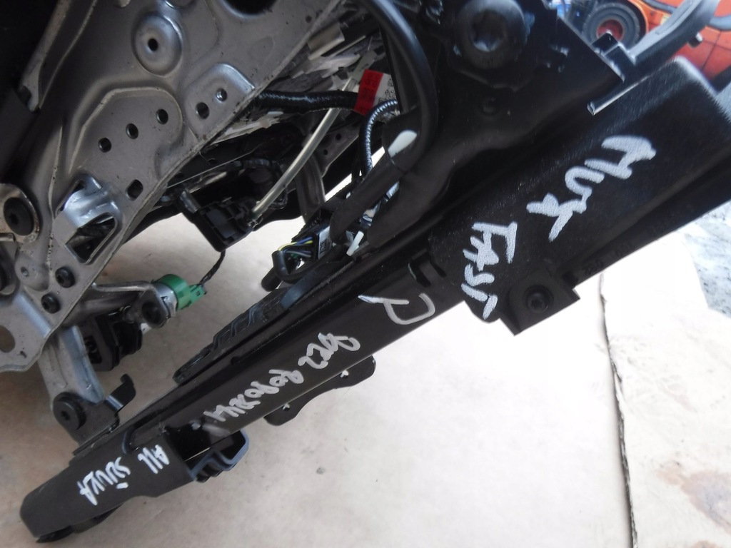 фото №8, Правий сидіння пасажира ford mustang vi fastback електричний