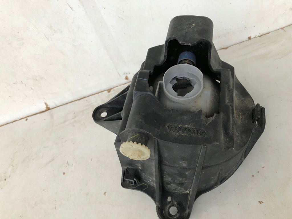 фото №8, Toyota hilux противотуманная фара