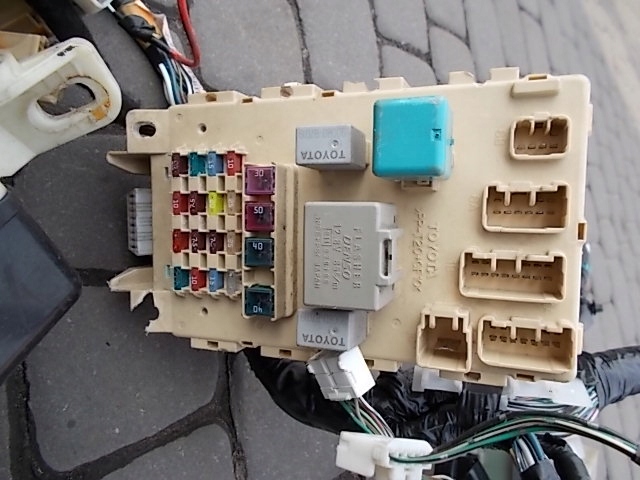 фото №13, Toyota yaris verso 04 електропроводка джгут 1.4d4d eur