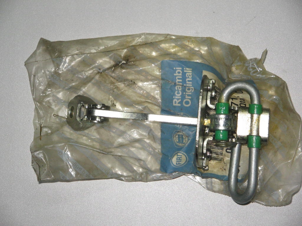 фото №1, Обмежувач двері fiat idea lancia musa nuovo