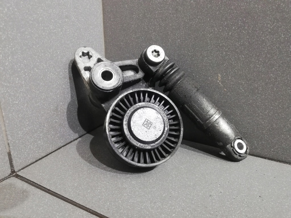 фото №1, Натягувач ремінь audi a8 d3 3.0 tdi 059145201f