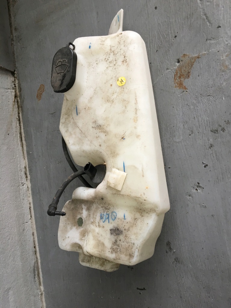 фото №1, Бачок розпилювача dacia duster 2017r