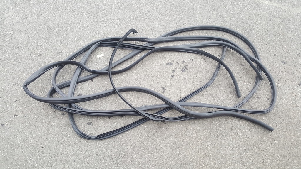 фото №1, Ford grand c-max прокладка гумовий елемент двері кузовна