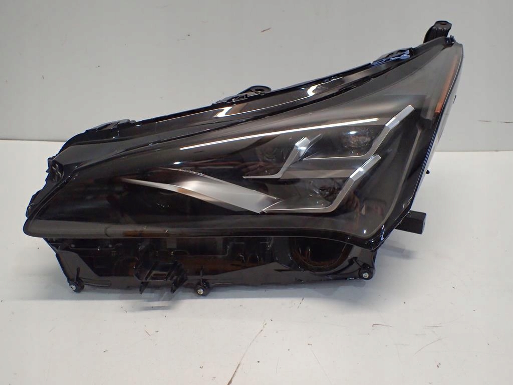 Купить Фара перед левая lexus nx300h рестайлинг  18- full led