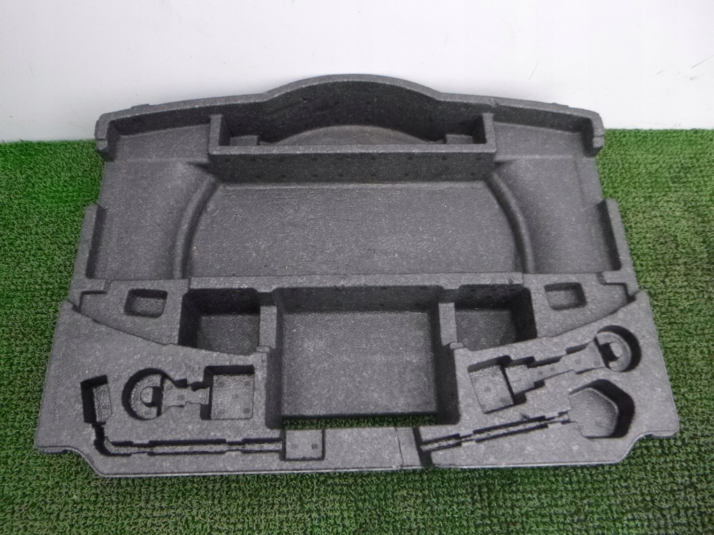 фото №1, Mazda 6 gj 13- вкладиш колеса запасного пінополістирол