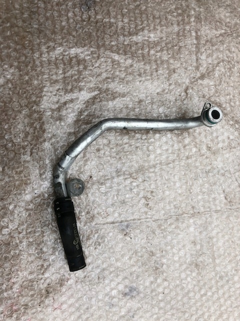 фото №1, Audi a8 d4 4.2 tdi wąż труба wody 057121083s