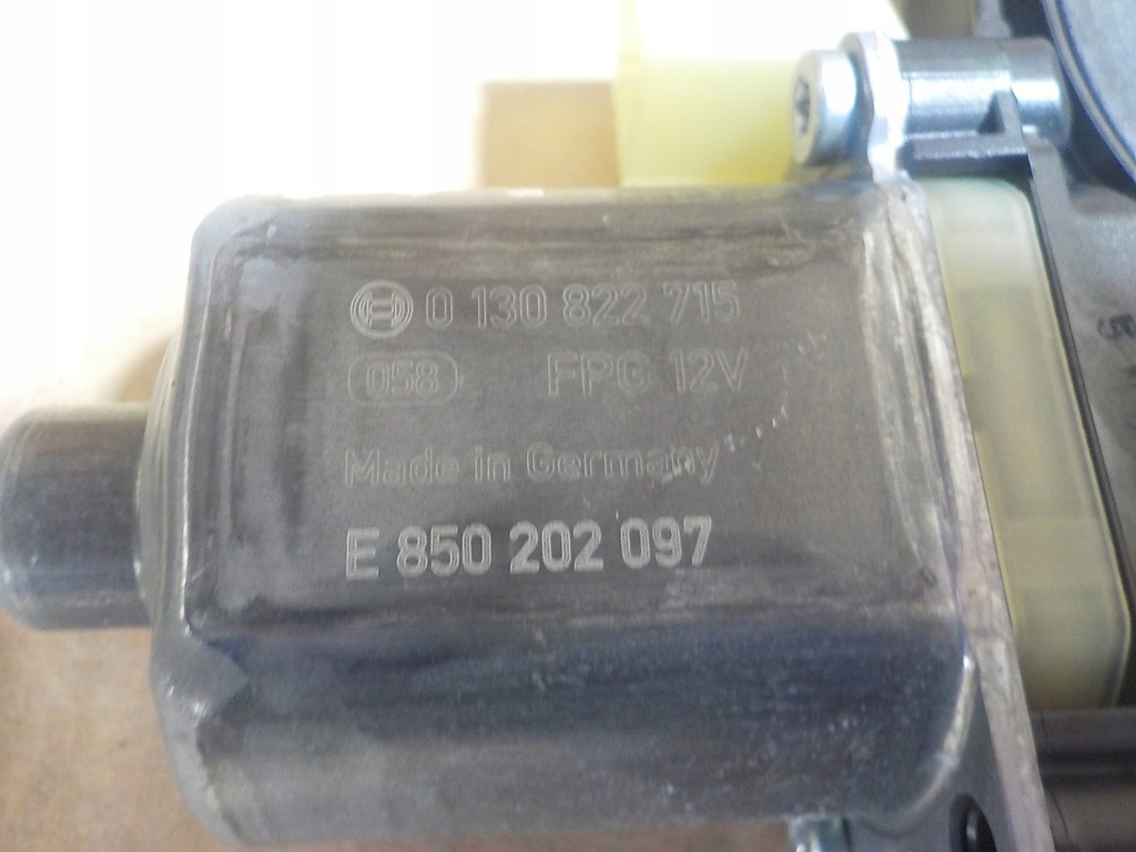 фото №7, Vw t-roc моторчик стекло правый перед 5q0959801a