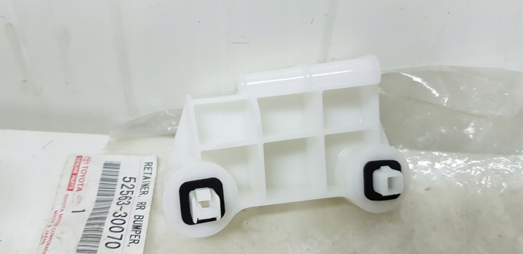 фото №1, Lexus gs 05-11 напрямна бампер задня кронштейн лампи лівий