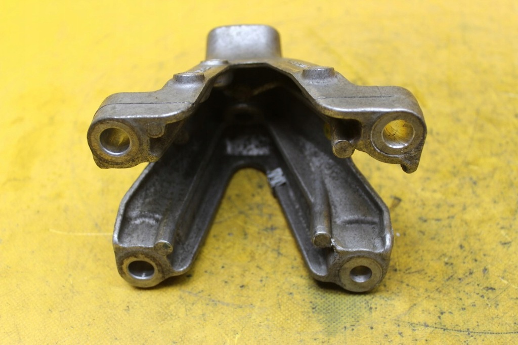 фото №4, Кронштейн двигателя a6 c7 3.0 tdi 8k0199307bj