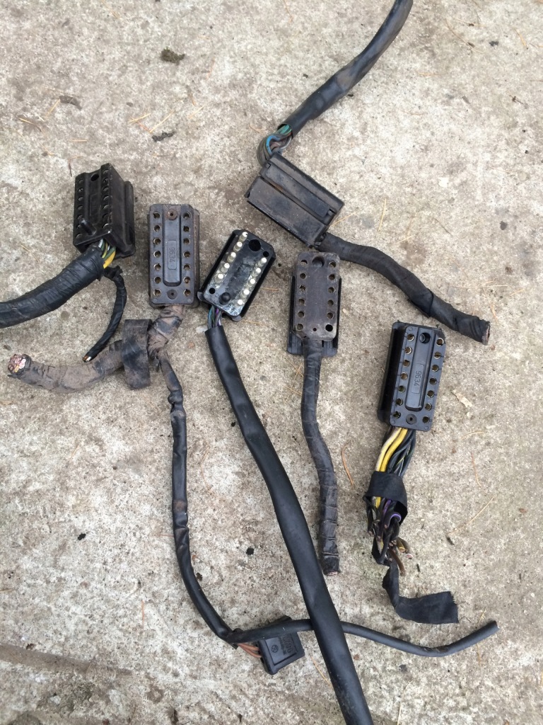 Колодка штекер электрическая mercedes w115 w123 w116 Доставка