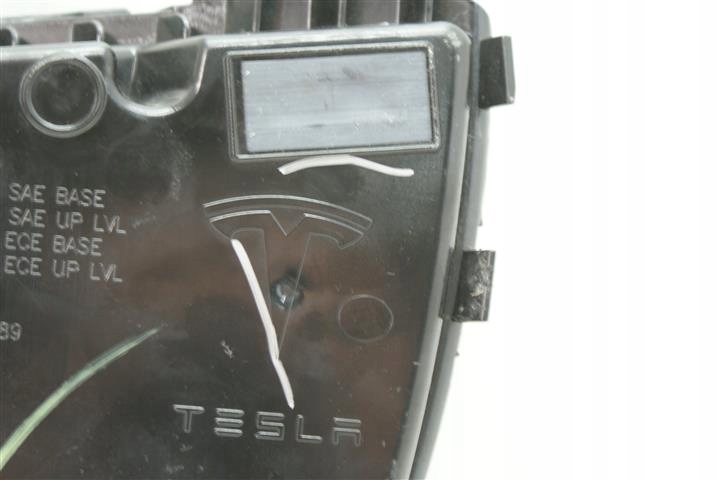 Tesla model s 12-16r. праве ліхтар drl led в Україні