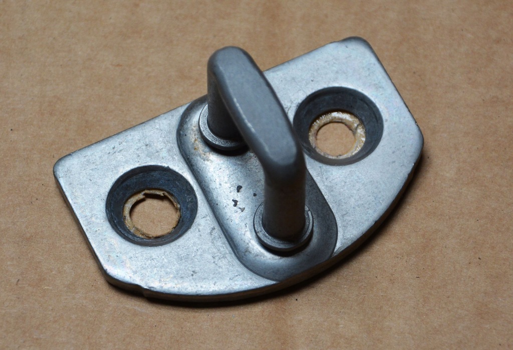 фото №1, A453723250 renault smart forfour 453 засувка двері