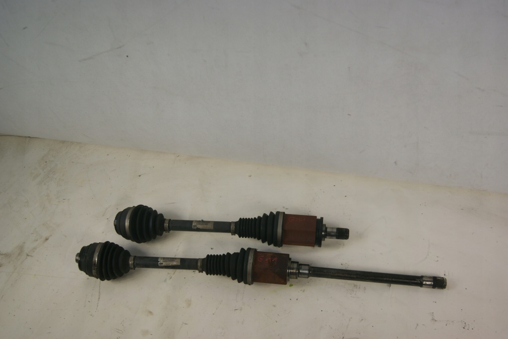 фото №1, Приводной вал левая bmw 7 g11 g12 3.0d xd 863951903