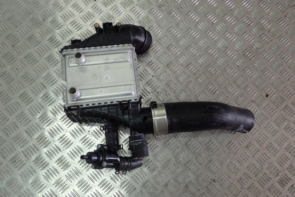 Mercedes amg gt r интеркулер правый a1780901400 Оригинал