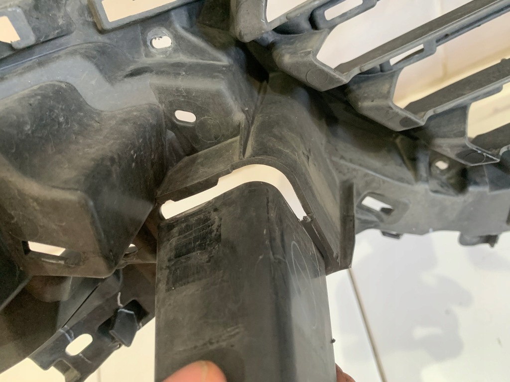 фото №9, Mazda оригинальный номер g46l-50712 решётка радиатора решётка радиатора