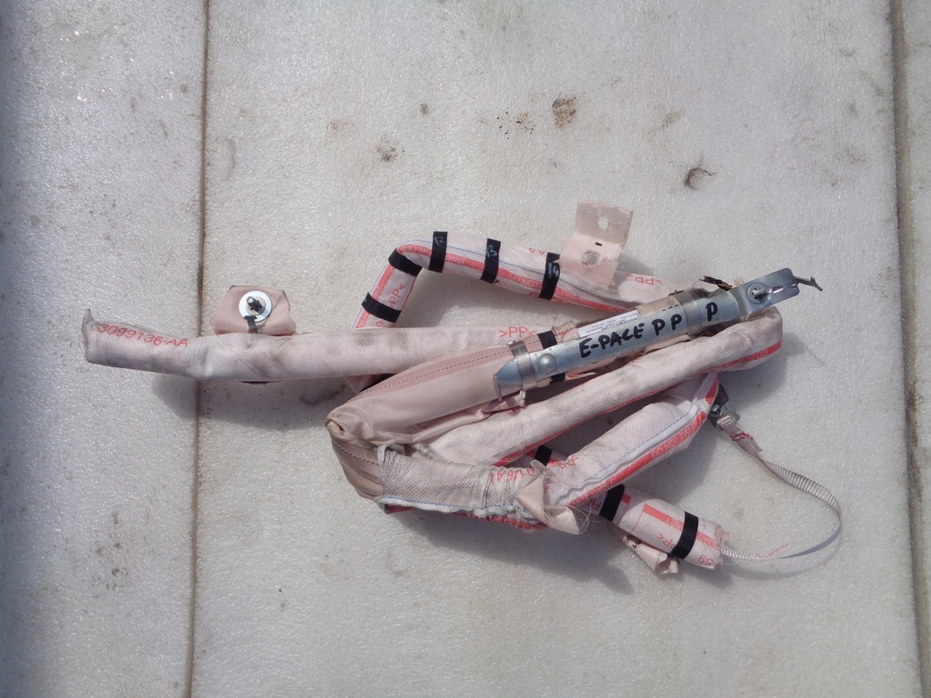 фото №1, Шторка безопасности правая jaguar e-pace