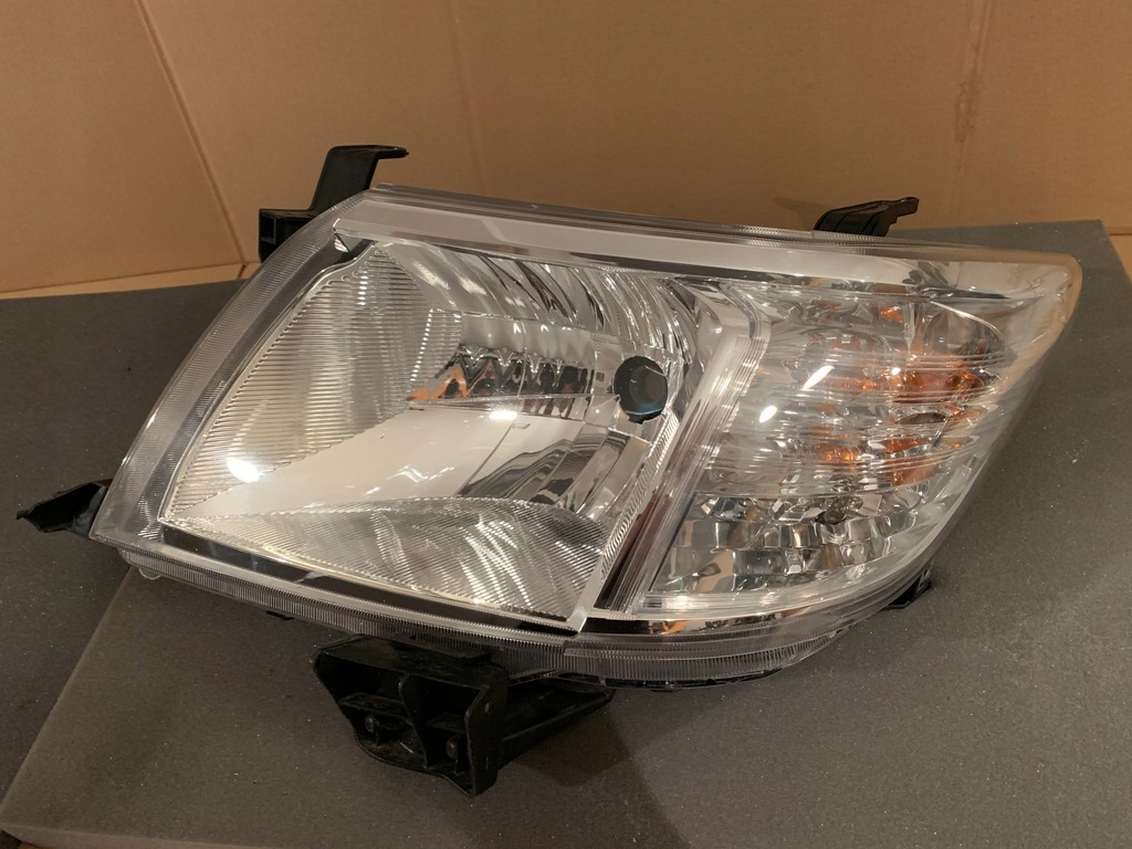 фото №1, Toyota hilux lift 12-15 левая лампа