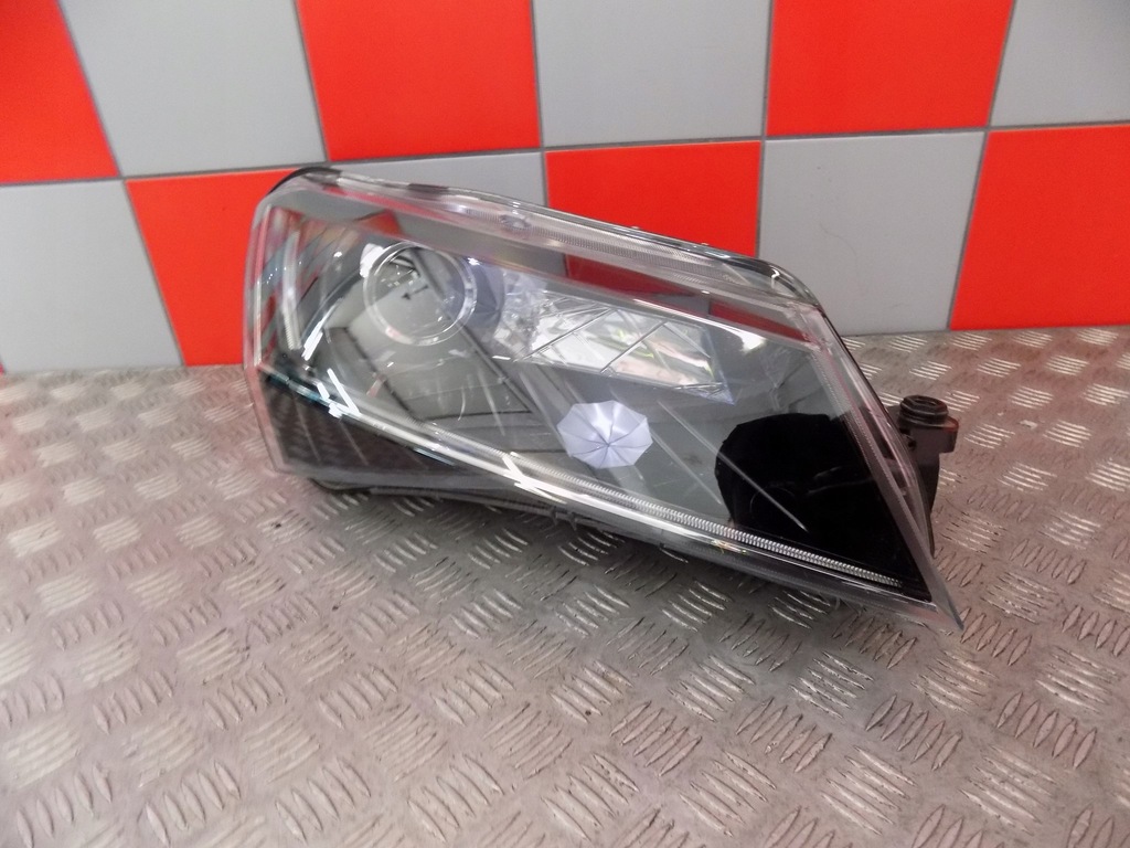 фото №13, Skoda superb 3 iii 15- лампа права ксенон led cała