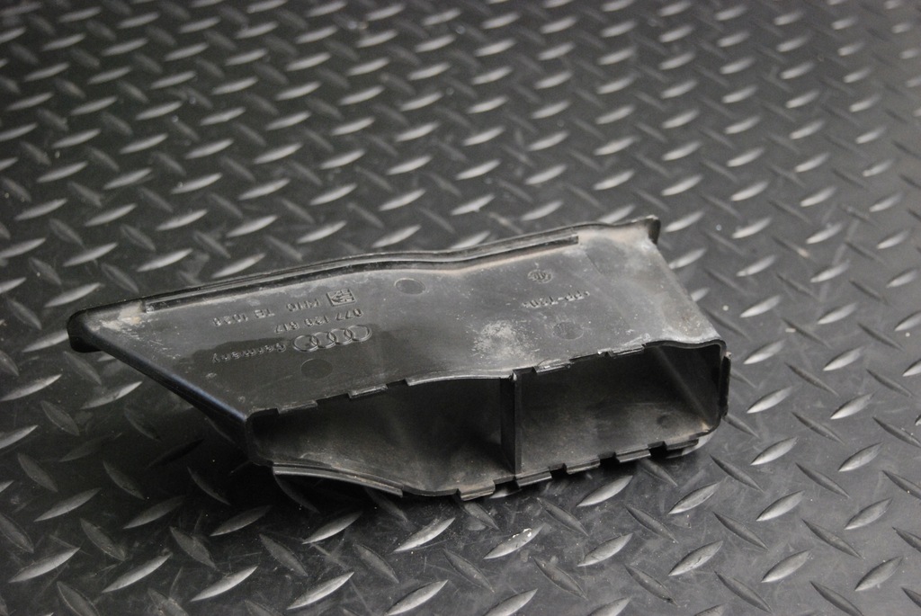 фото №4, Повітрозабірник повітря audi a8 d2 4.2 lift 077129617