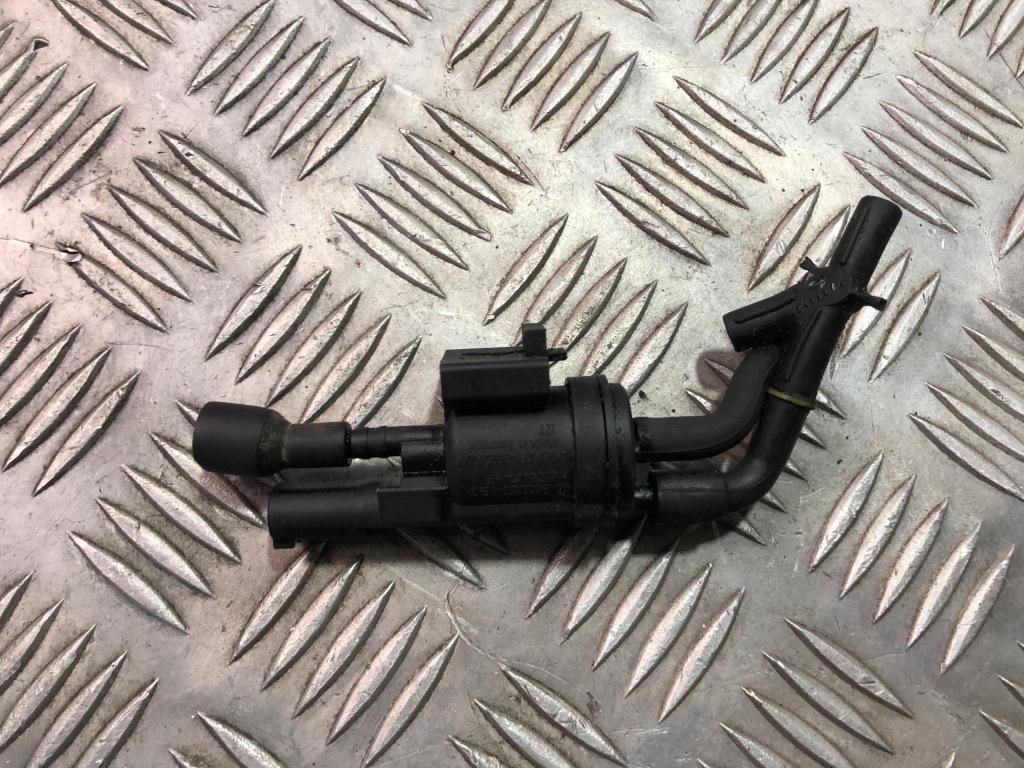 фото №1, Mercedes w219 cls 6,3 amg клапан вакуумa