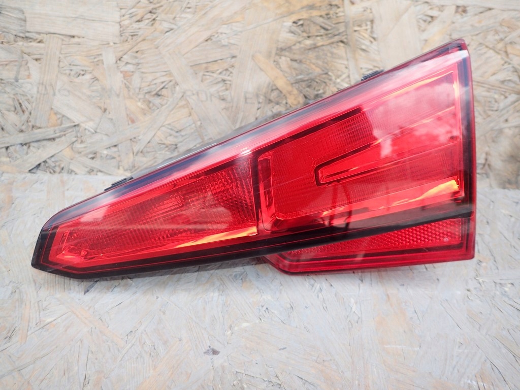 фото №1, Volkswagen оригинальный номер 8w5945076 лампа задняя p