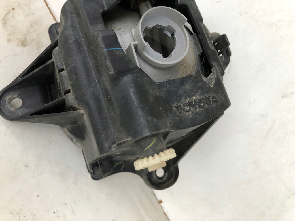 фото №7, Toyota hilux противотуманная фара