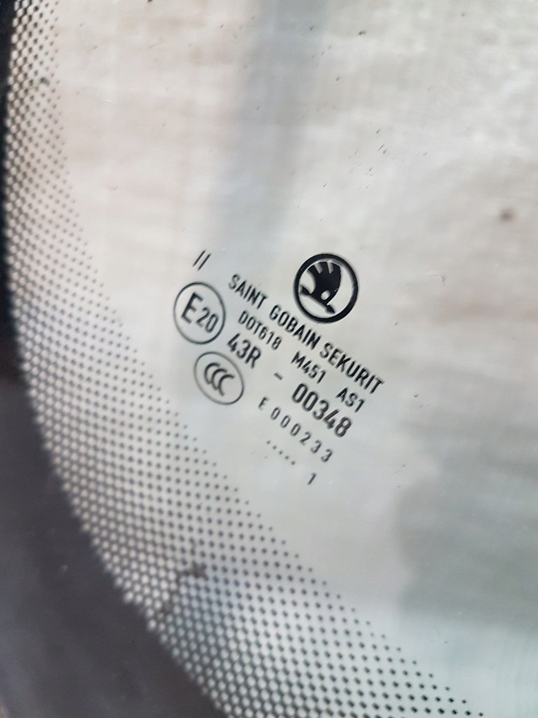 фото №2, Skoda superb 3t 11r. стекло лобовое датчик оригинал