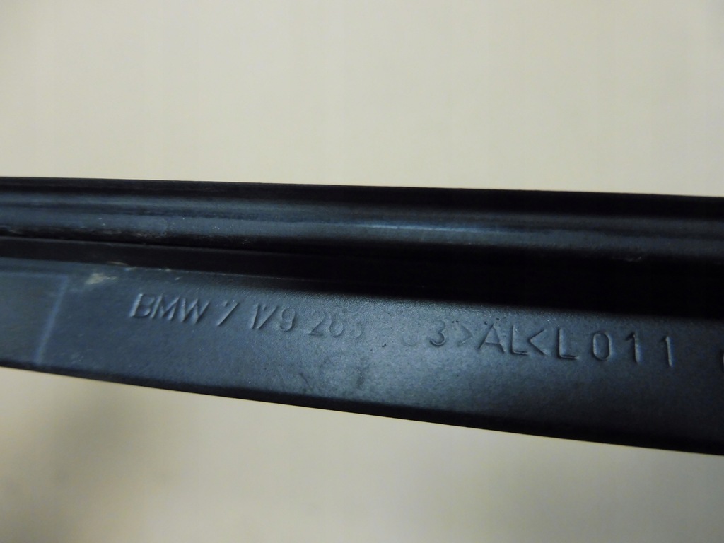 фото №5, Bmw e90 e91 молдинг стекло перед левая czarna