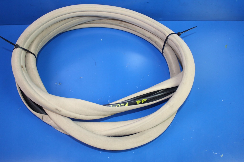 фото №1, Mercedes s w221 прокладка дверь правый перед