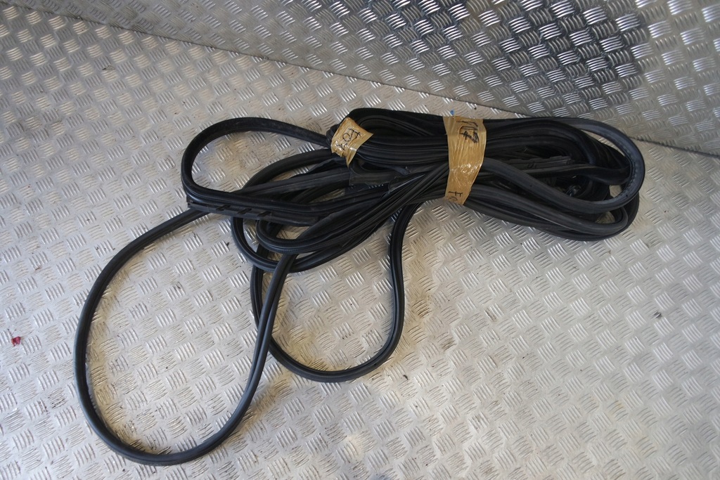 фото №1, Bmw f07 5gt lci прокладка дверь правая передняя