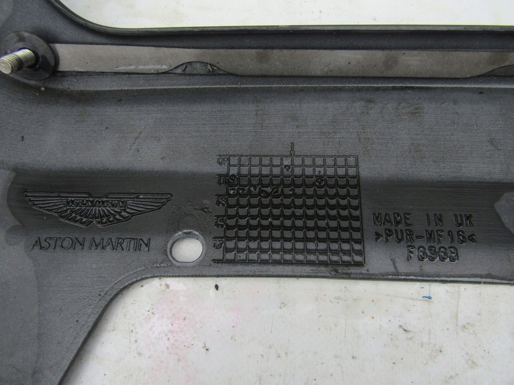 фото №13, Бампер aston martin vantage v12 задня pdc
