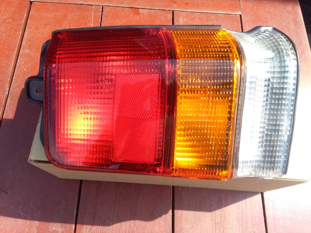 фото №1, Лампа задня задня права daihatsu cuore 86-90r. nowa комплектна