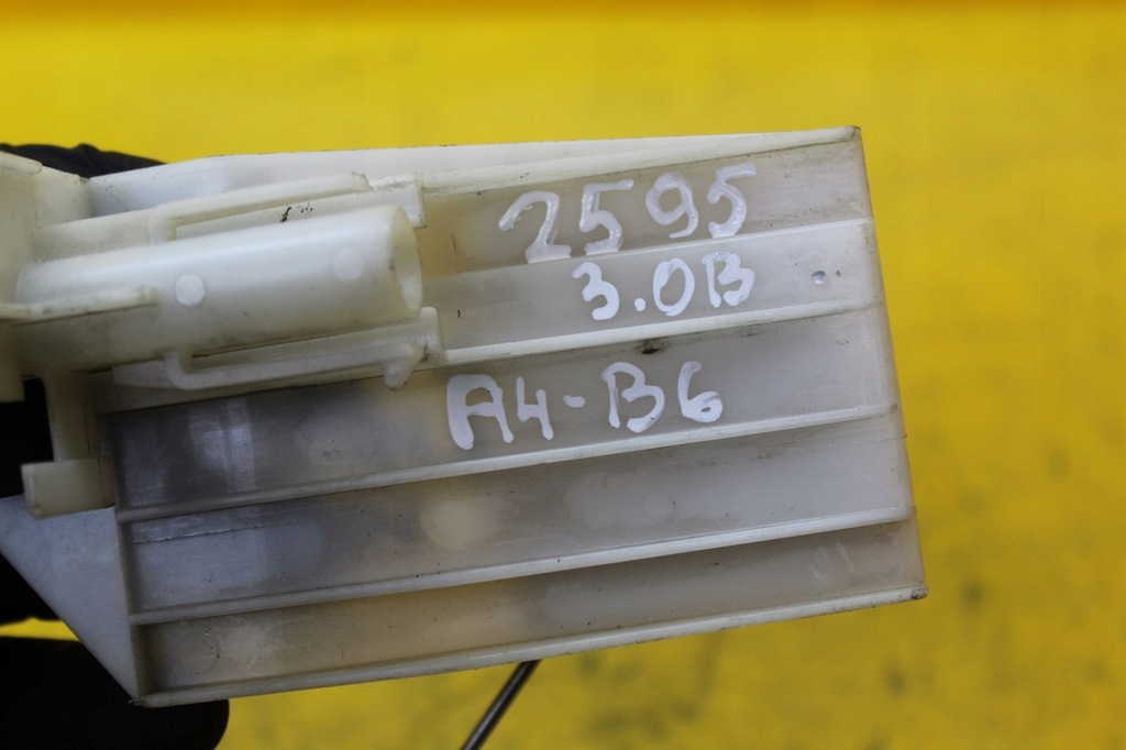 фото №6, Датчик уровня топлива a4 b6 3.0 b 8e0201317n