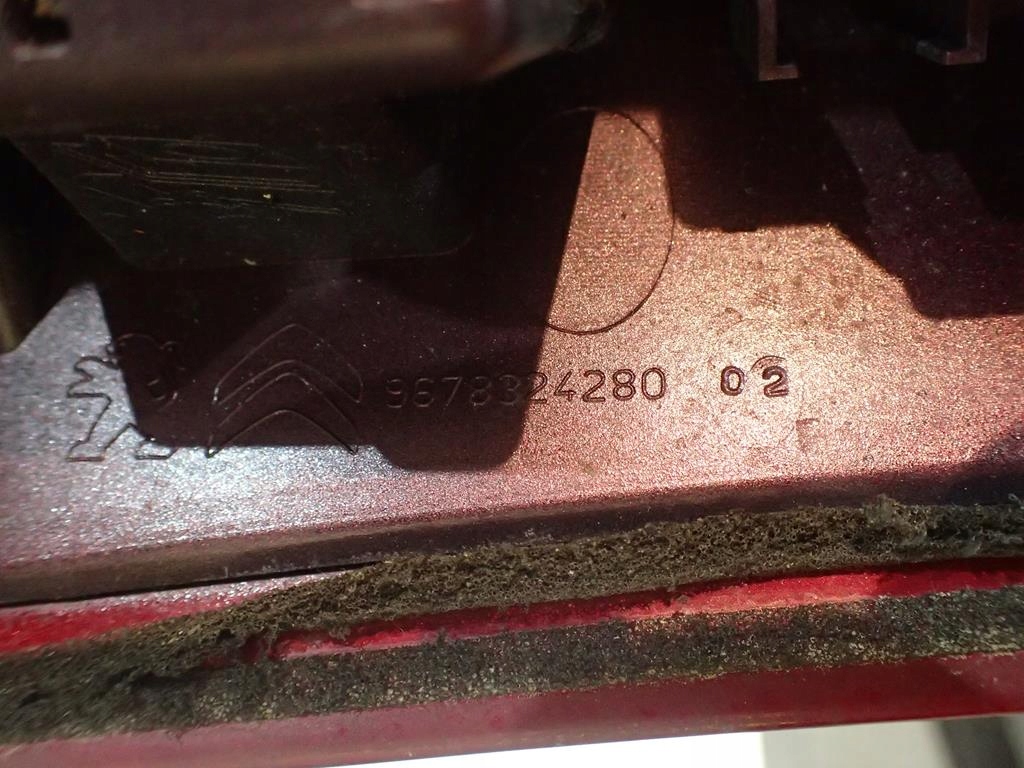 фото №3, Спойлер крышки peugeot 2008