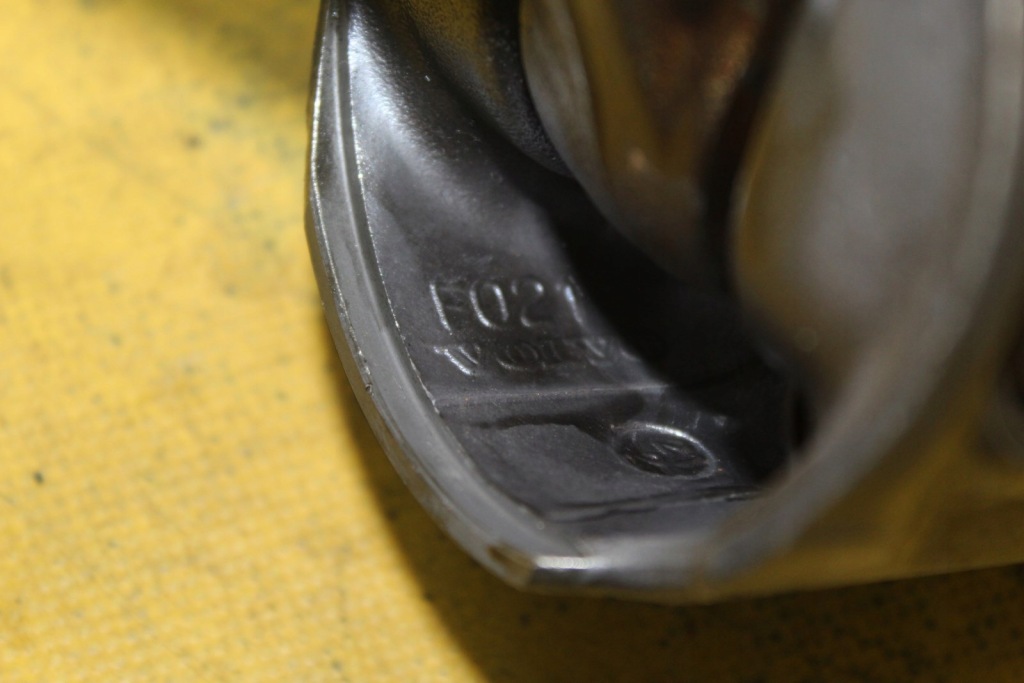 Поршень шатун шату́н volvo s60 2.4 d 81l79 Недорого