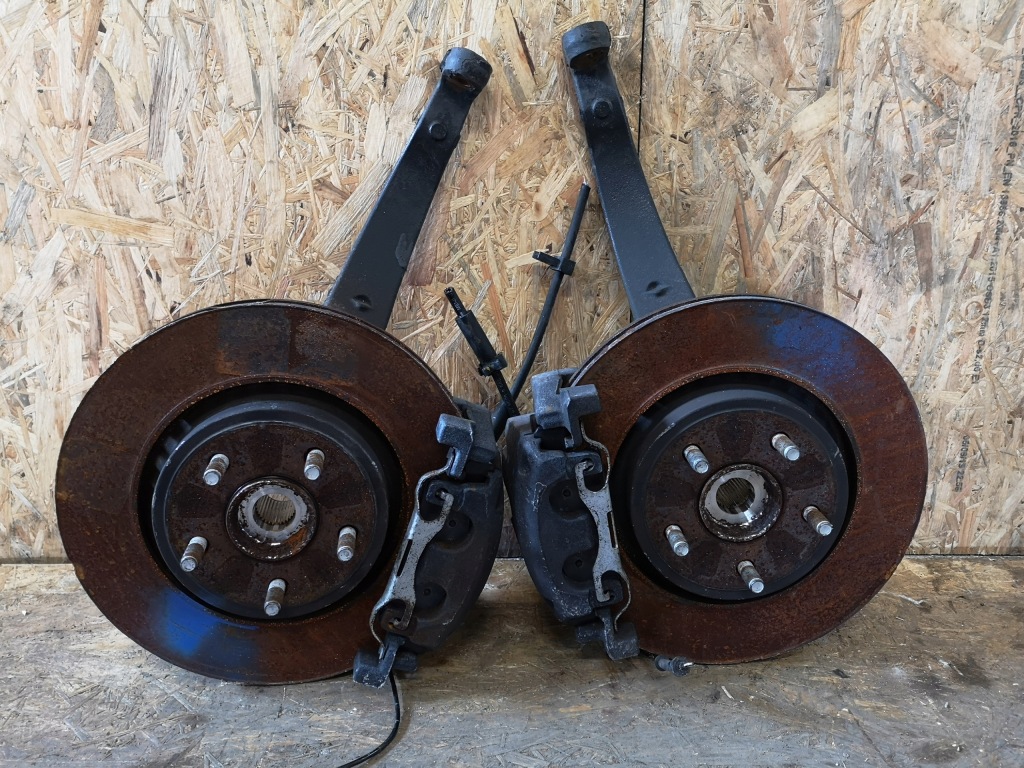 фото №1, Поворотный кулак левая jeep grand cherokee wk2 lift