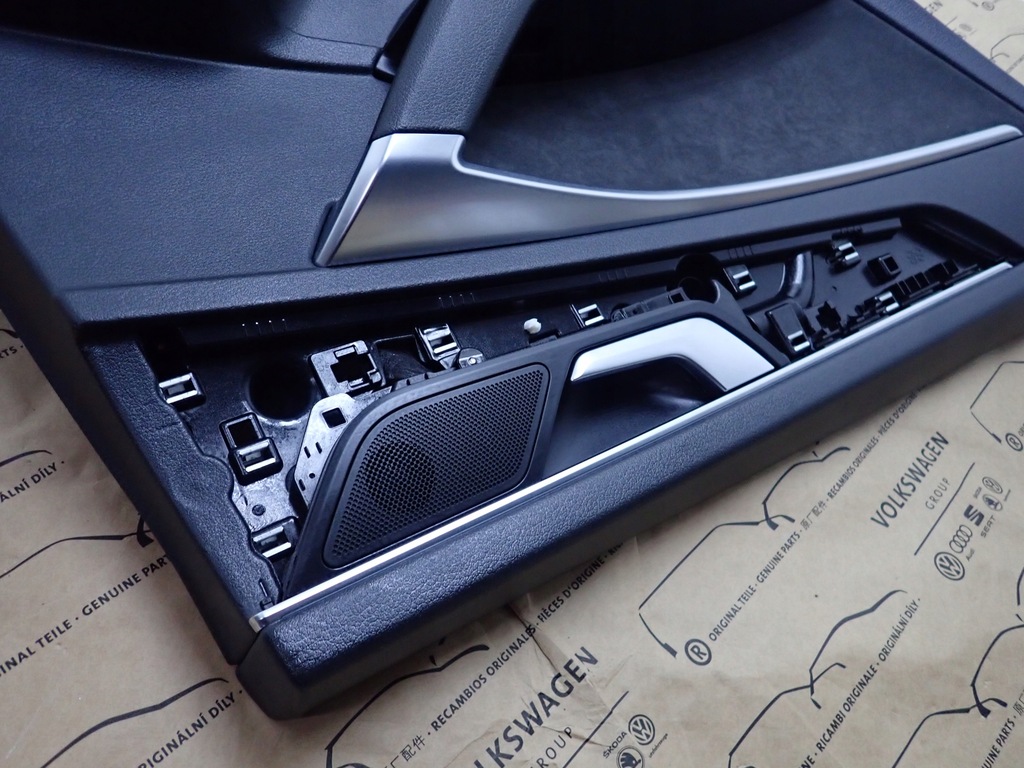 фото №7, Audi a7 4k обивка дверь задняя левая led