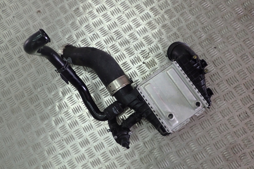 Mercedes amg gt r интеркулер правый a1780901400 Доставка