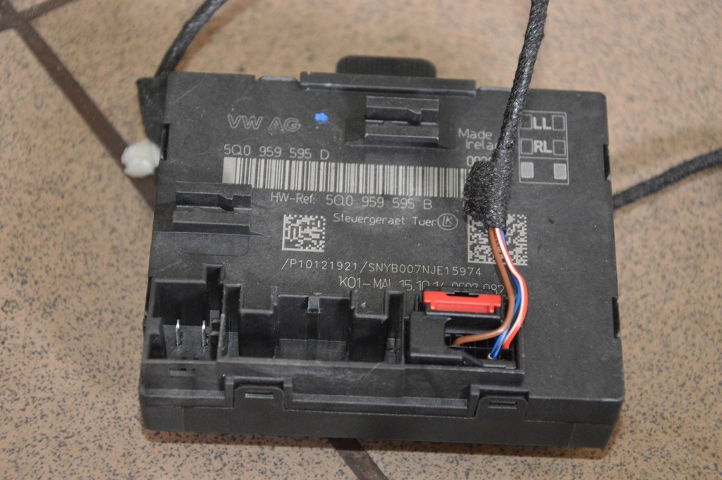 фото №1, Audi s3 8v модуль дверь 5q0959595b