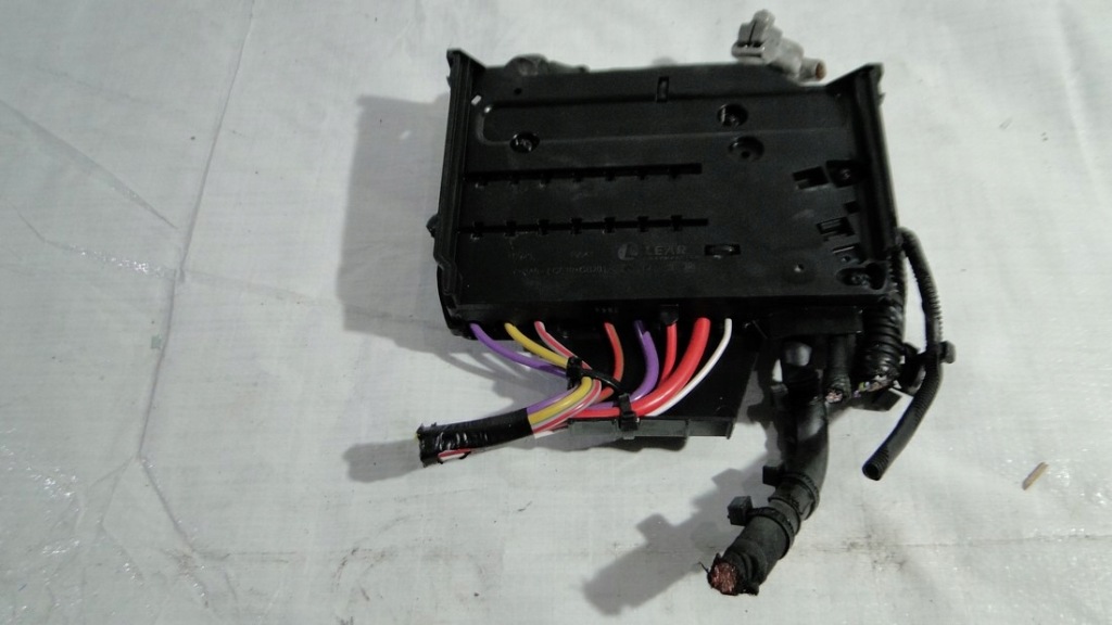Купить Коробка предохранителей focus mk3 av6t-14067-bc