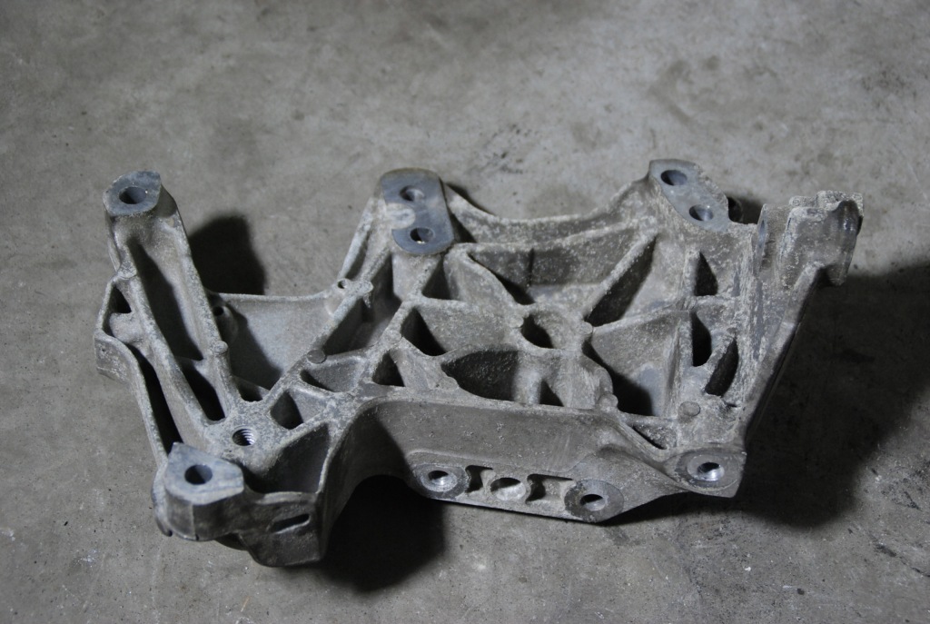 фото №3, Кронштейн двигуна 112313054r renault trafic iii 1.6 dci