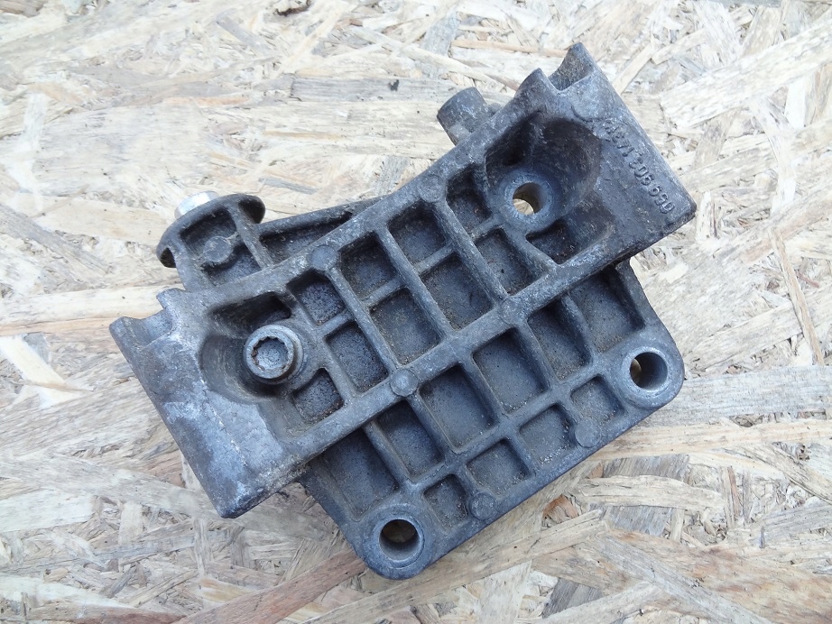 Купить Audi оригинальный номер 059903143k кронштейн генератора