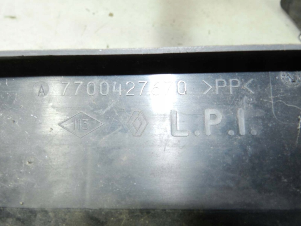 Руль воздуха радиатора renault 7700427670 Недорого