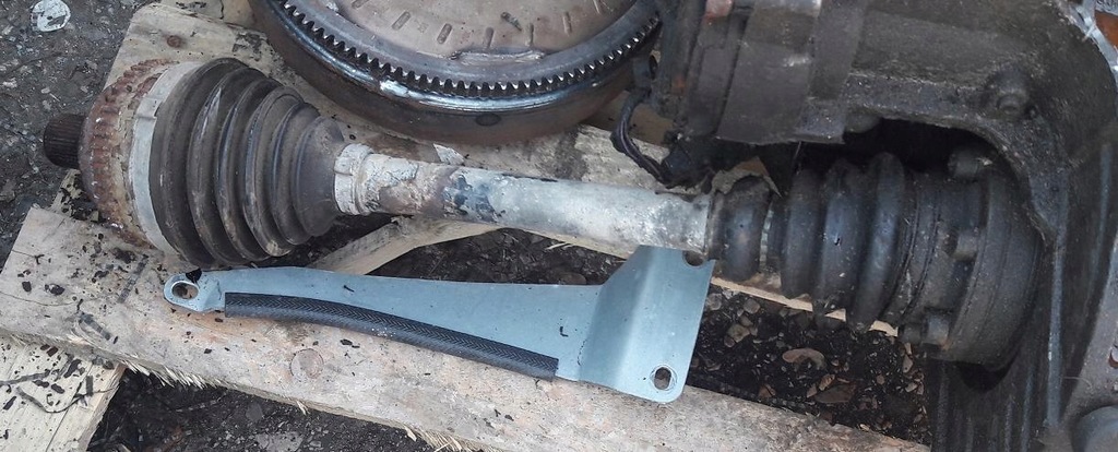 фото №1, Vw t4 multivan приводной вал правая автоматическая коробка передач 2,5b avt eqb