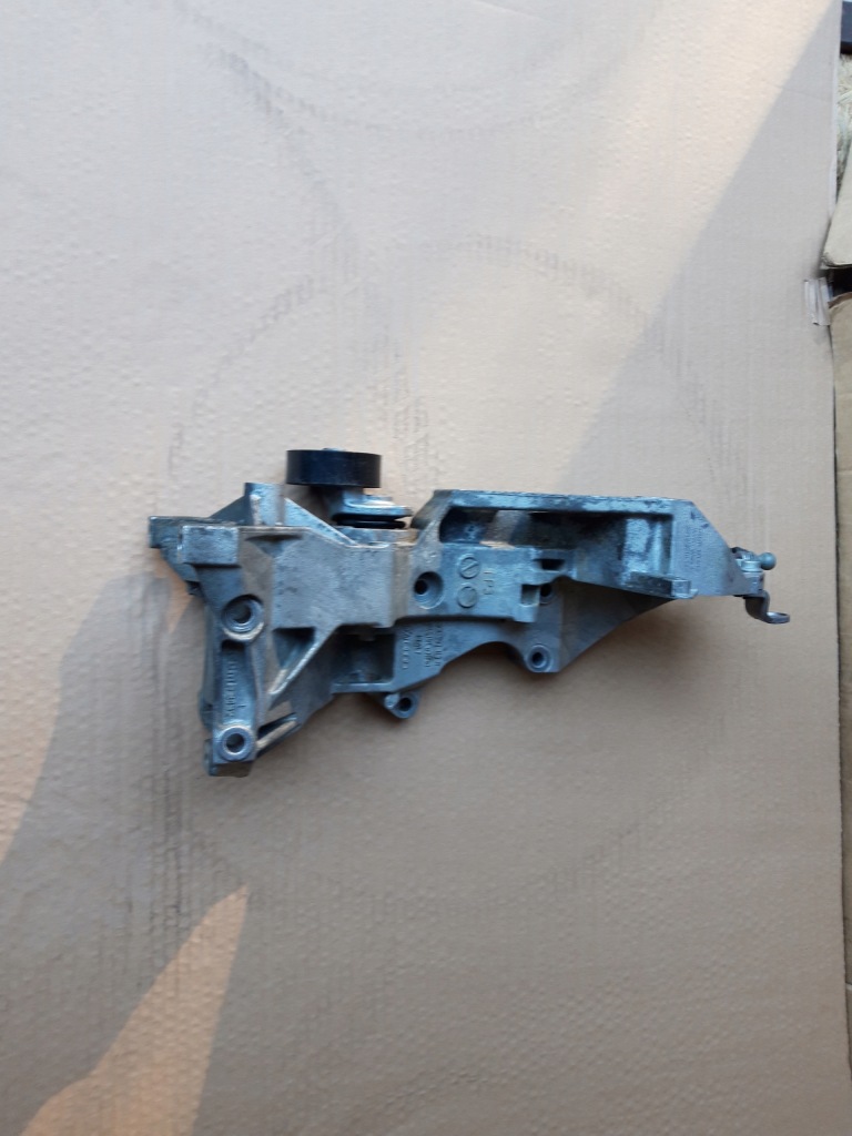 Купить Vw audi seat кронштейн генератора 03l903143r