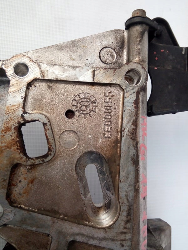 Кронштейн оборудование 551808833 alfa romeo gt 1.9 16v Доставка