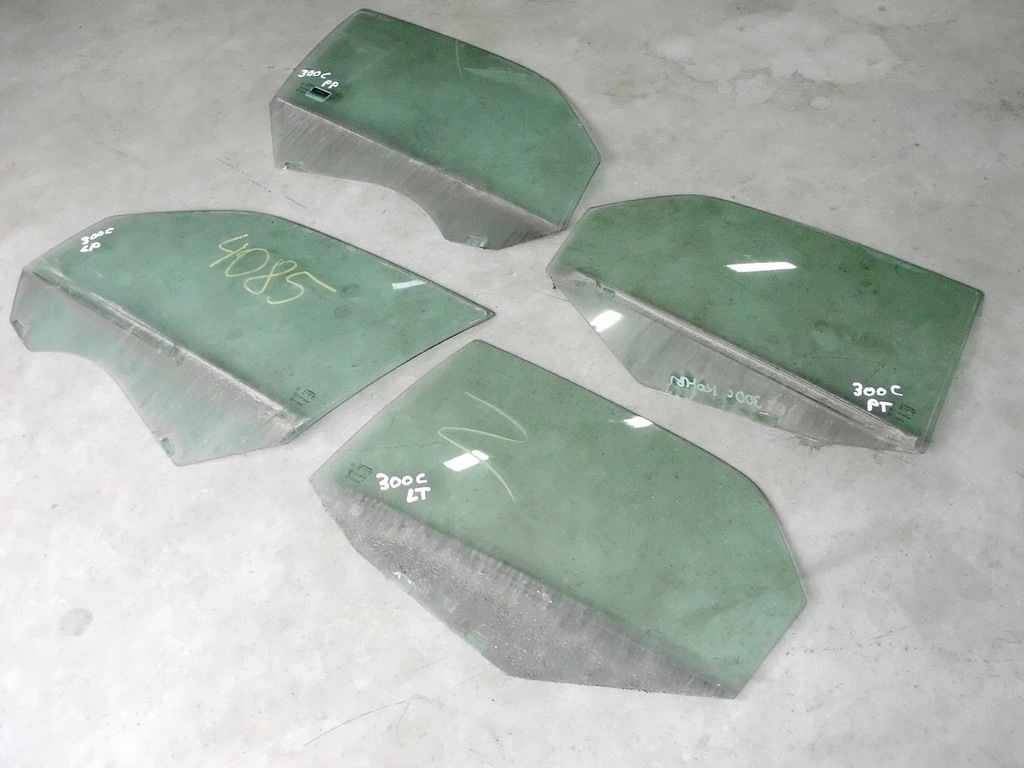 фото №1, Chrysler 300c стекло дверь правая задняя kombi