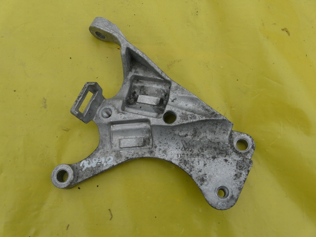 фото №1, Peugeot 308 t9 кронштейн кронштейн 1.2 thp